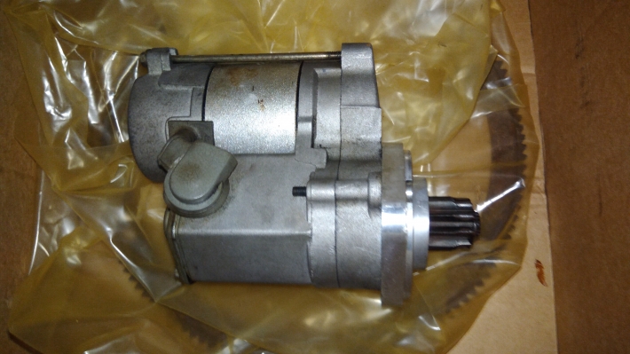 スターターモーター全体